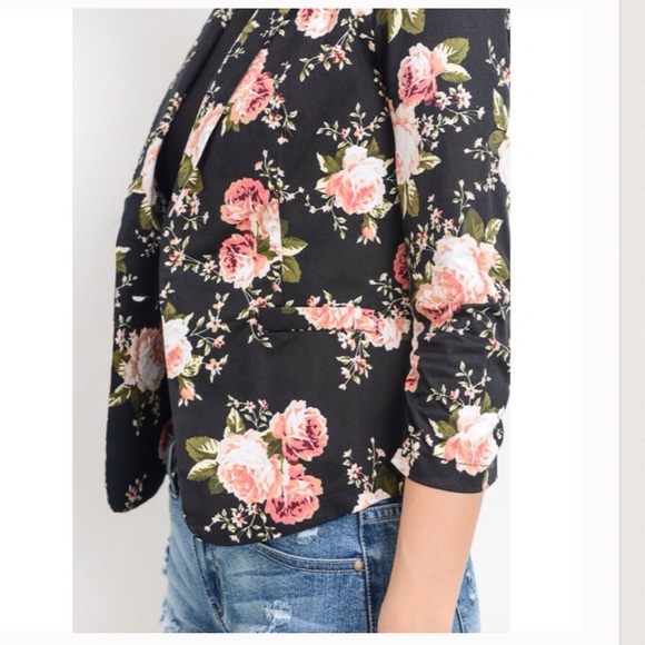 Fitted Floral Blazer - Picture 7 of 8